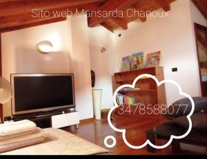 A television and/or entertainment centre at Mansarda Chanoux CIR n 0027