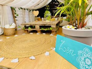 a rug on the floor in a room with a table at Bernegal MONEYBA HOT TUB CLIMATIZADO PISCINA Y JARDIN in Buzanada