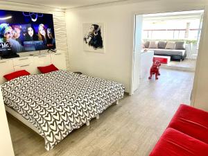Posteľ alebo postele v izbe v ubytovaní Magnifique appartement les pieds dans l’eau à Nice