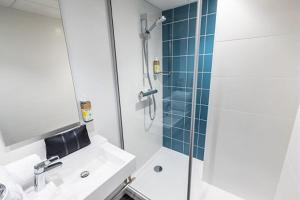 Koupelna v ubytování greet Hotel Nancy Sud