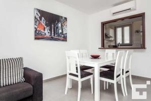A seating area at Villa Mirador de Bassetes 4 - Grupo Turis