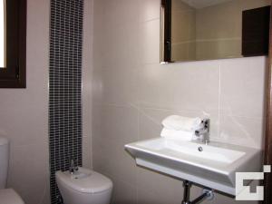 A bathroom at Villa Mirador de Bassetes 4 - Grupo Turis