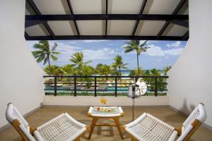 Bazén v ubytování NH Bentota Ceysands Resort nebo v jeho okolí
