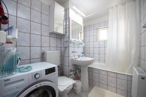a bathroom with a washing machine and a sink at Apartament S46 in Roman +39 photos