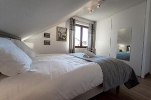 Ένα ή περισσότερα κρεβάτια σε δωμάτιο στο Les charmes du lac