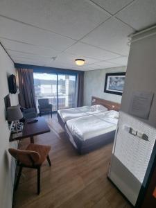 Postel nebo postele na pokoji v ubytování Eemshotel