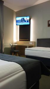 Telewizja i/lub zestaw kina domowego w obiekcie Pension Falconi