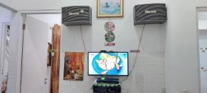 TV a/nebo společenská místnost v ubytování Villa Two One exotic private pool di Batu