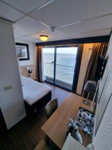Postel nebo postele na pokoji v ubytování Eemshotel