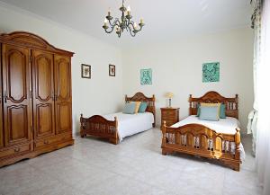 Postel nebo postele na pokoji v ubytování Apartamentos Caleiro 6P - Vilanova de Arousa