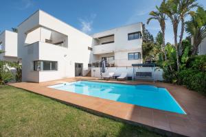 Bazén v ubytování R144 Villa Sea view for 6 people nebo v jeho okolí