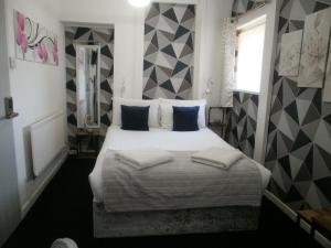 Postelja oz. postelje v sobi nastanitve The Withnell Hotel