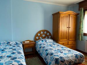 a bedroom with a bed and a wooden dresser at VACACIONES VILLASANA in Villasana de Mena