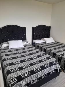 Postel nebo postele na pokoji v ubytování APARTAMENTO COMODO Y ELEGANTE EN RICAURTE CUNDINAMARCA a + 23 fotografií