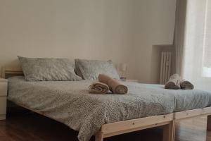 A bed or beds in a room at Incantevole Appartamento Via Molino Delle Armi