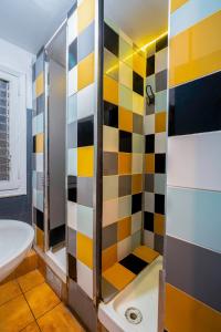 Koupelna v ubytování Casa Barcelo Hostel Barcelona + 37 fotografií