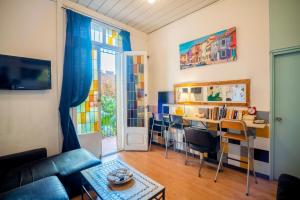 TV a/nebo společenská místnost v ubytování Casa Barcelo Hostel Barcelona