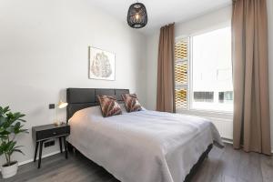 Postel nebo postele na pokoji v ubytování Modern Downtown Apartment - Harbour View