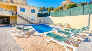 Bazén v ubytovaní Costacabana - Villa Holiday alebo v jeho blízkosti