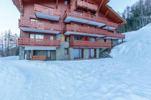 Zdjęcie z galerii obiektu Beautiful wooden chalet in La Plagne w Aime La Plagne