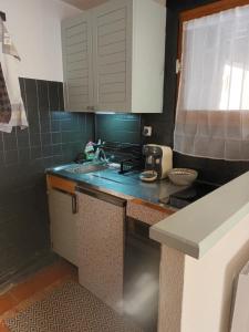 Kuchyňa alebo kuchynka v ubytovaní Maisonnette au cœur des Angles