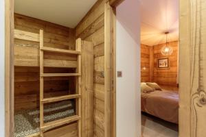 Zdjęcie z galerii obiektu Beautiful wooden chalet in La Plagne w Aime La Plagne +14 zdjęć