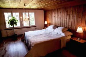 Postel nebo postele na pokoji v ubytování Lakeview Rustic