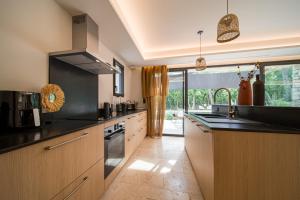 Zdjęcie z galerii obiektu Stone villa with heated pool in Gordes w mieście Gordes +18 zdjęć