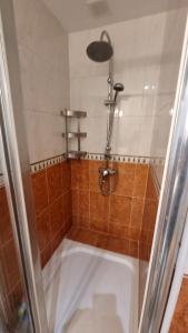 Ein Badezimmer in der Unterkunft casa luxury 2 nudista