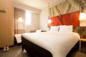 A bed or beds in a room at ibis Lima Reducto Miraflores