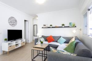 TV a/nebo společenská místnost v ubytování Coastal Hideaway