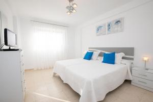Postel nebo postele na pokoji v ubytování Apartamento Pancho Nerja