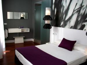 Postel nebo postele na pokoji v ubytování Khu Hotel + 17 fotografií