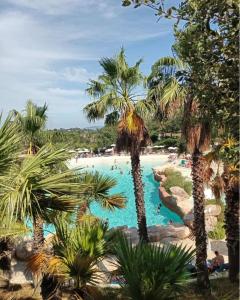 Zdjęcie z galerii obiektu Charmant appartement Village Restanques de Saint Tropez w mieście Grimaud