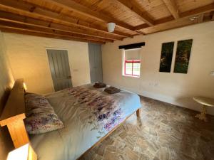 Postel nebo postele na pokoji v ubytování Carraun Cottage