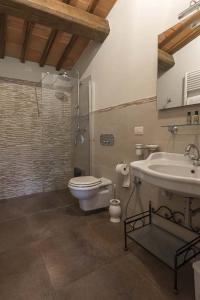 a bathroom with a toilet and a sink and a shower at Renzo Marinai in Panzano