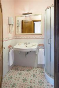 A bathroom at Renzo Marinai
