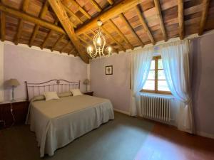 a bedroom with a large bed and a window at Renzo Marinai in Panzano