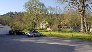 two cars are parked in a parking lot at Gamleby Hotell in Gamleby