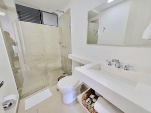 Vonios kambarys apgyvendinimo įstaigoje Origen Local Suites