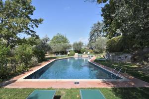 The swimming pool at or close to Taglialegna a Montefiorile