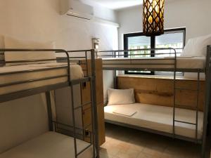 Posteľ alebo postele v izbe v ubytovaní Rhodes Backpackers Boutique Hostel and Apartments