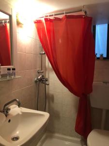 Kúpeľňa v ubytovaní Rhodes Backpackers Boutique Hostel and Apartments