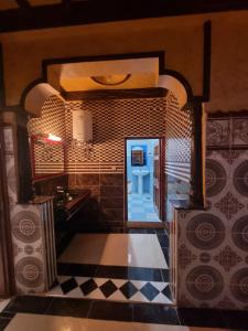 a kitchen with a tiled floor and a doorway at شقق مفروشة الفري in Laayoune