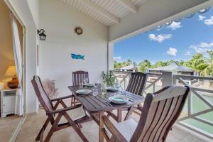 a dining room with a table and chairs on a balcony at Waterfront apartment Palma in Kralendijk