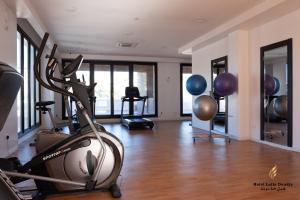 Fitness centrum a/nebo fitness zařízení v ubytování Lalla Doudja Hotel