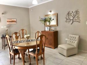 a dining room with a table and a chair at Piedra Rosada in Santiago del Estero