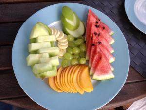 a plate of fruit and vegetables on a table at Villa Markezinis in Perivolos