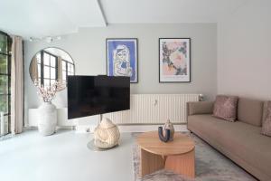 TV a/nebo společenská místnost v ubytování Stylish Ground Floor Flat Perfect for Couples