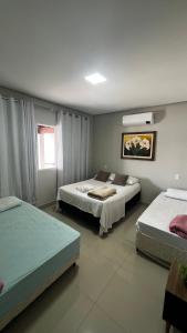 Ein Bett oder Betten in einem Zimmer der Unterkunft Casa Família Paraíso